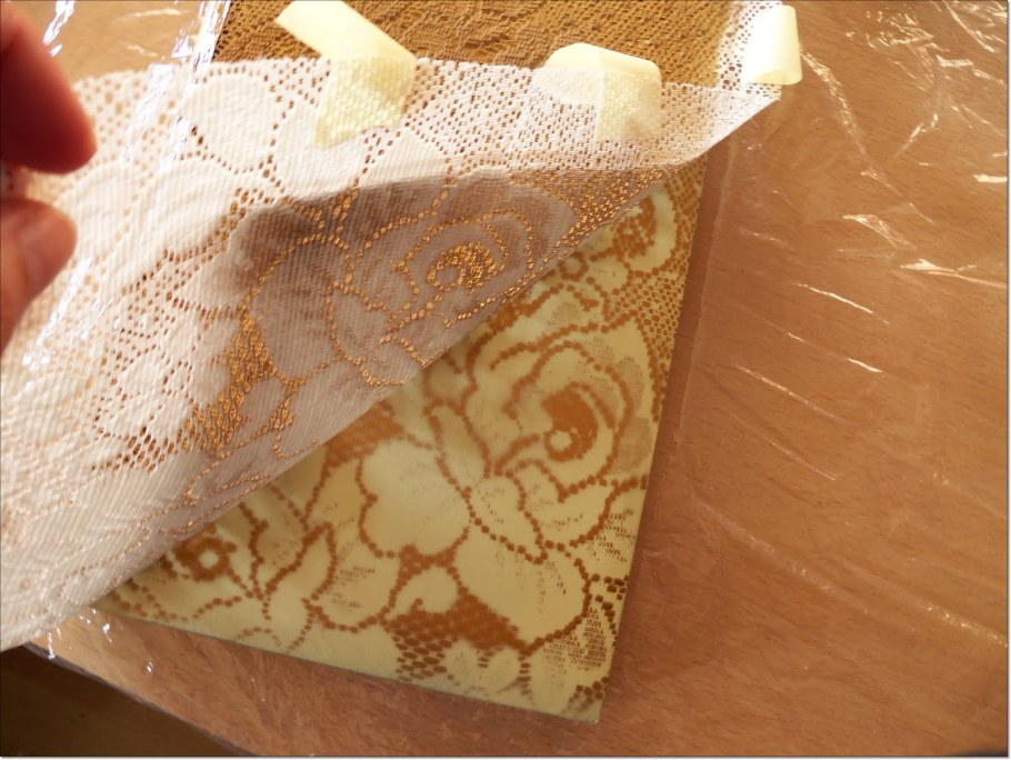 Покраска стен через кружево