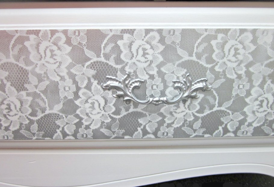 Декор мебели кружевом