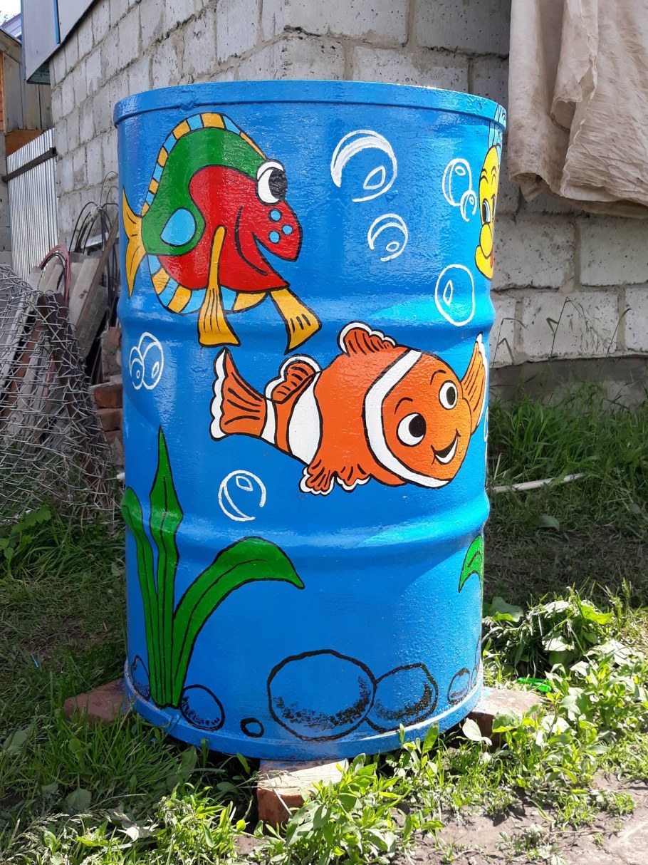 Разрисованные бочки для сада