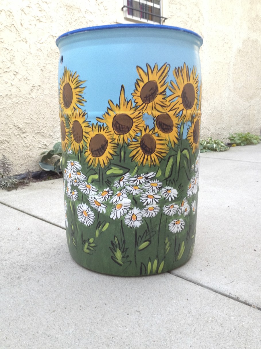 Расписные бочки на даче