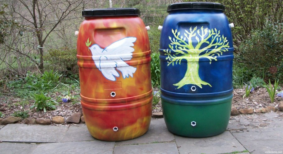 Декорирование бочек для воды на даче