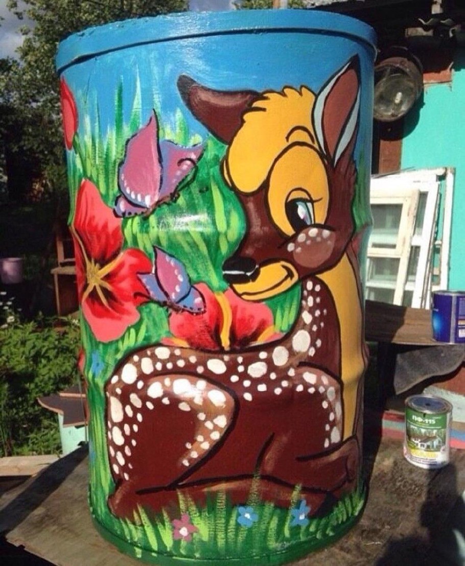 Украшение бочек на даче