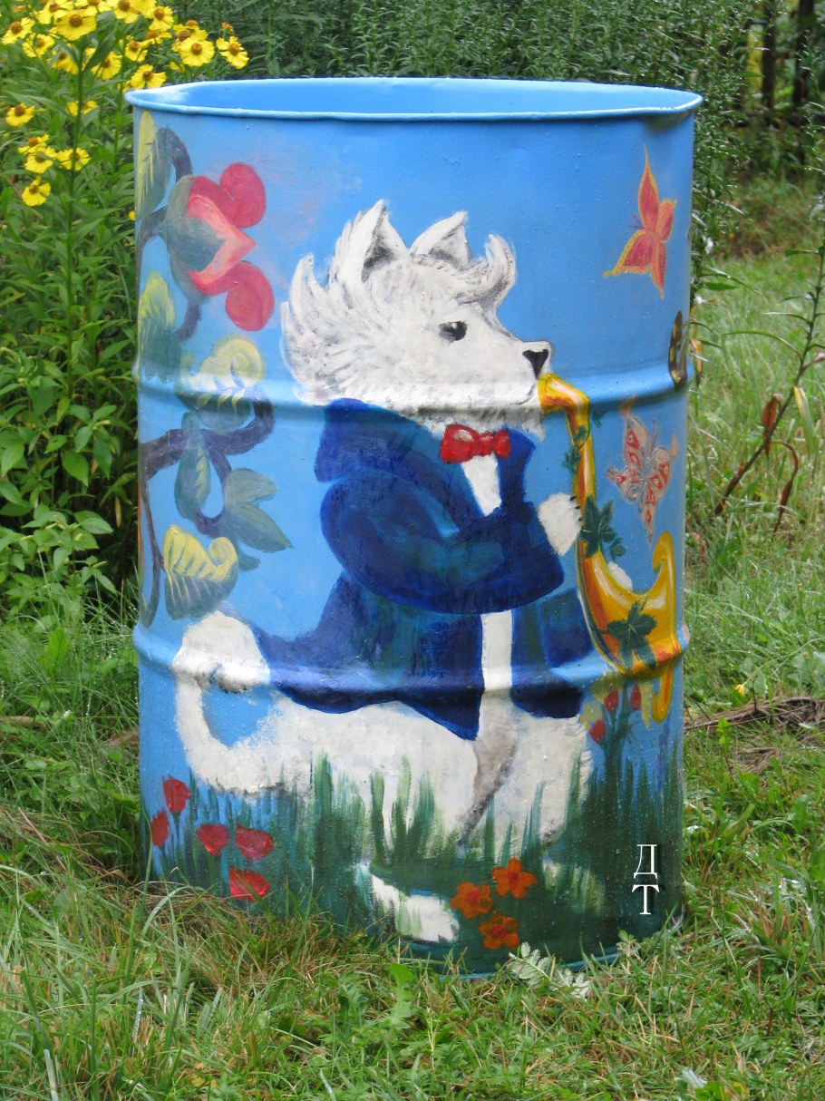 Декор садовой бочки