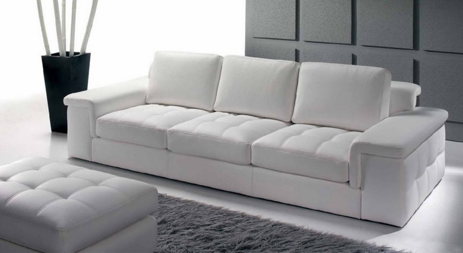 Белый диван