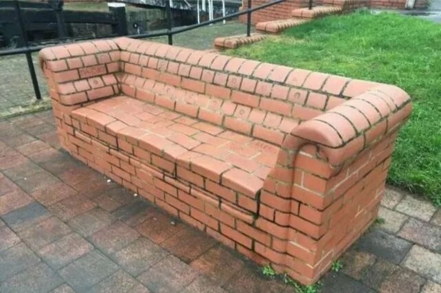 Лавочка из кирпича