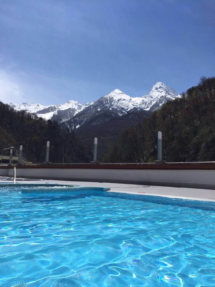 Галактика Сочи красная Поляна бассейн