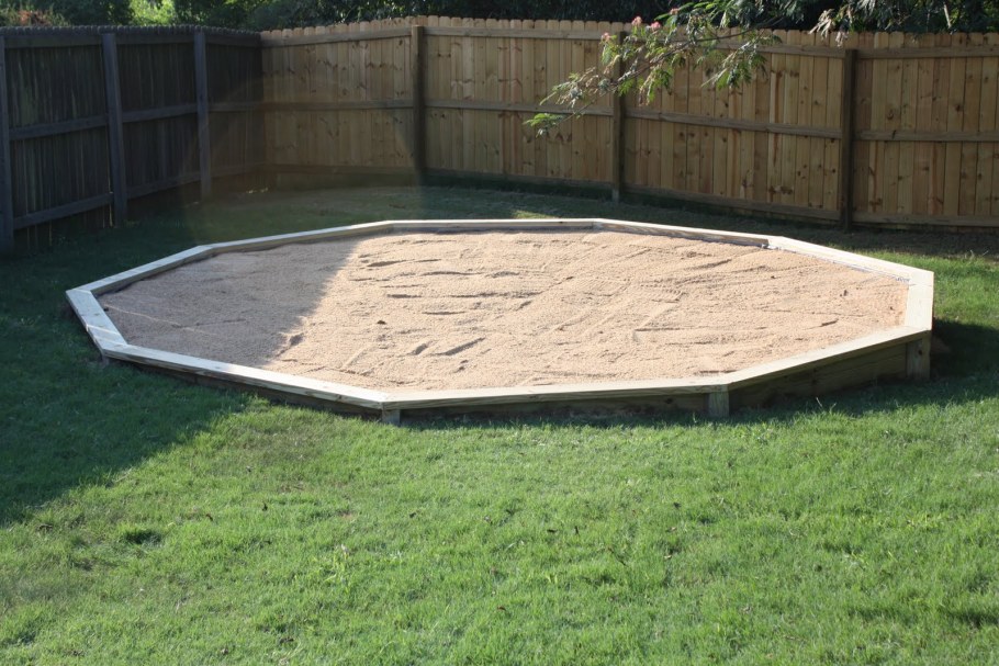Площадка под каркасный бассейн на даче