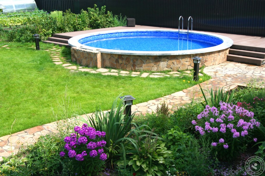 Помост для бассейна на даче