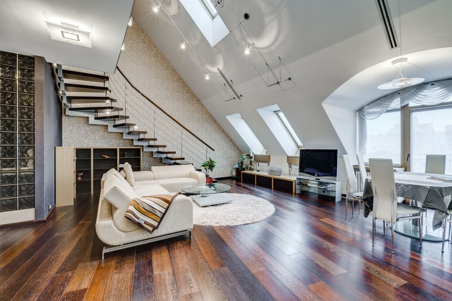 Гостиная с лестницей