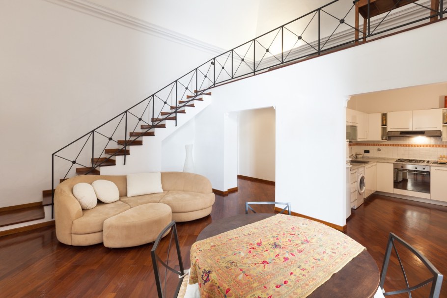 Двухуровневая отделка стен