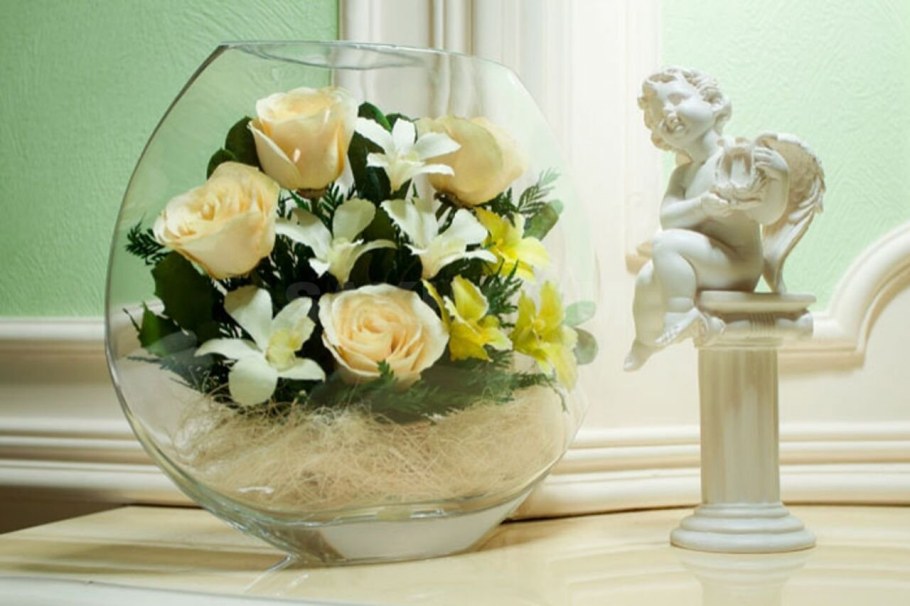 Композиция в прозрачной вазе