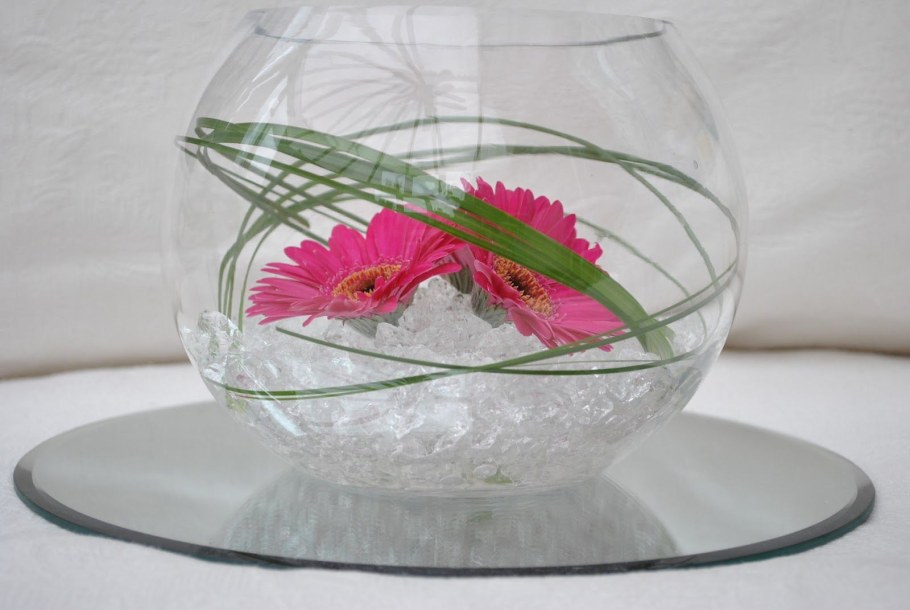 Композиция в прозрачной вазе