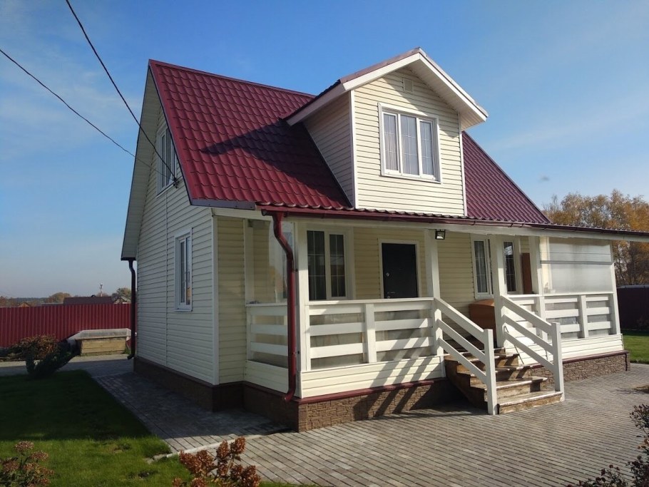 Маленький домик из сайдинга