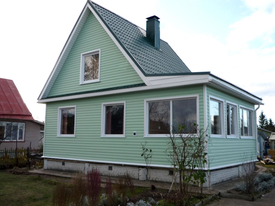 Дачный домик обшитый сайдингом