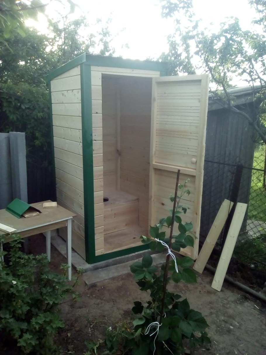 Каркасный туалет с душем для дачи