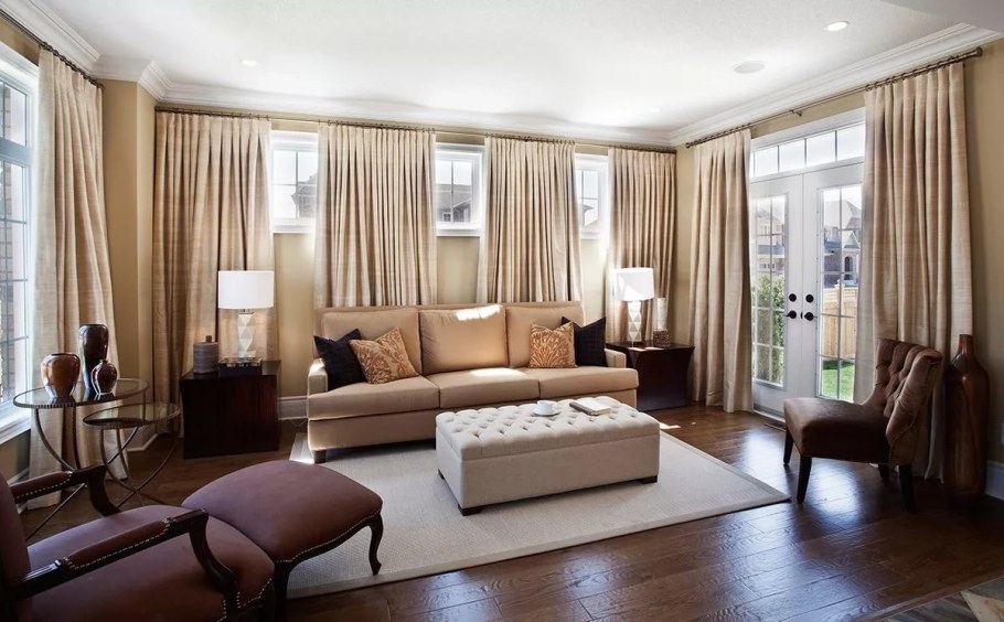 Бежевые шторы в интерьере