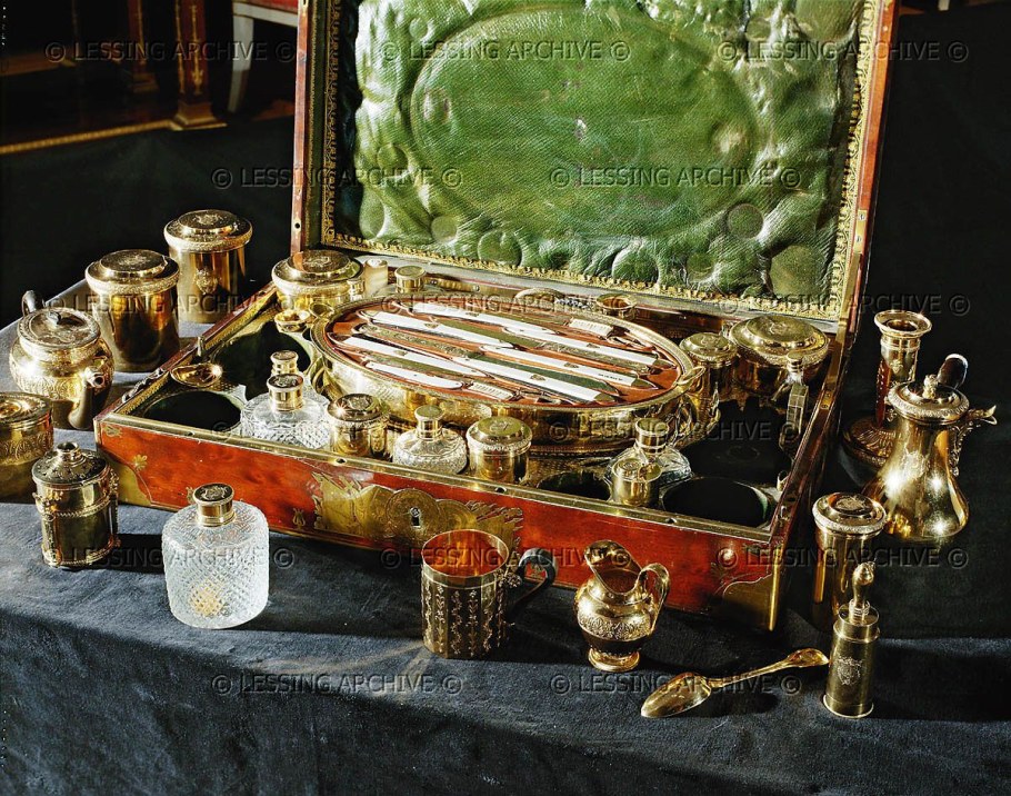 Антикварные вещи