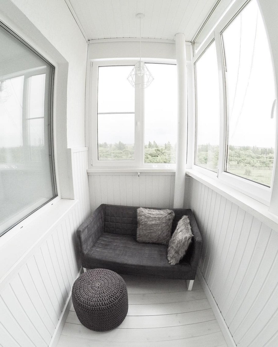 Соломенная мебель для балкона