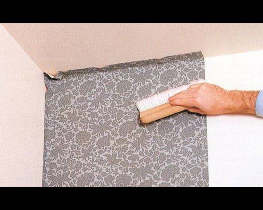 Оклеивание стен обоями