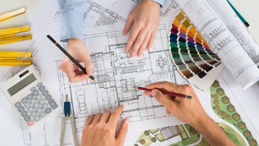 Семья делает ремонт