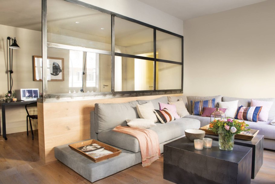 Перегородка между диваном