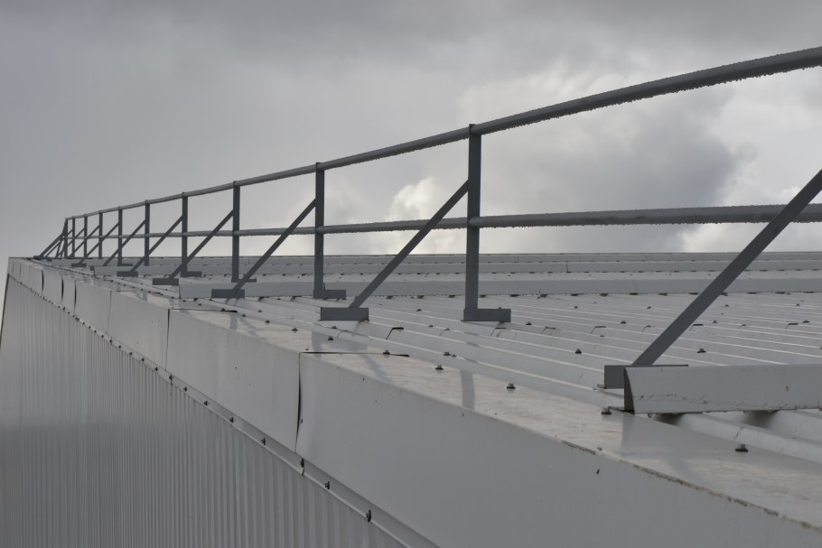 Ограждение на фальцевую кровлю