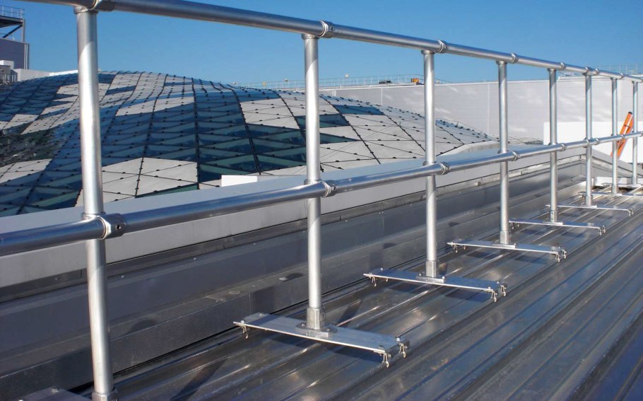 Ограждение плоской кровли ТЕХНОНИКОЛЬ