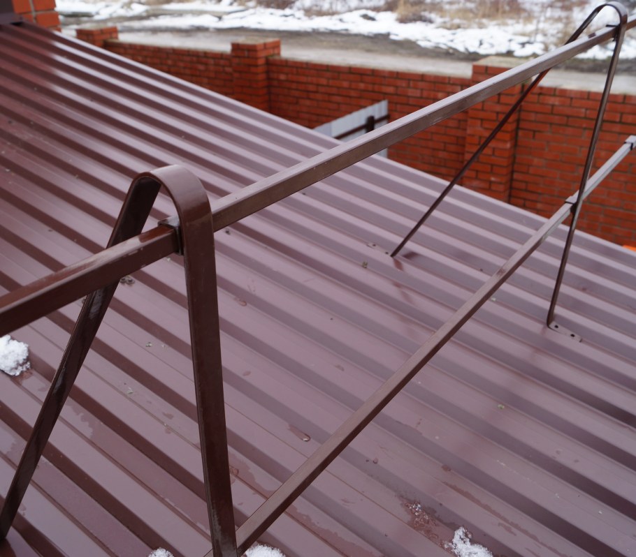 Ограждение со снегозадержателем МЕТАЛЛПРОФИЛЬ