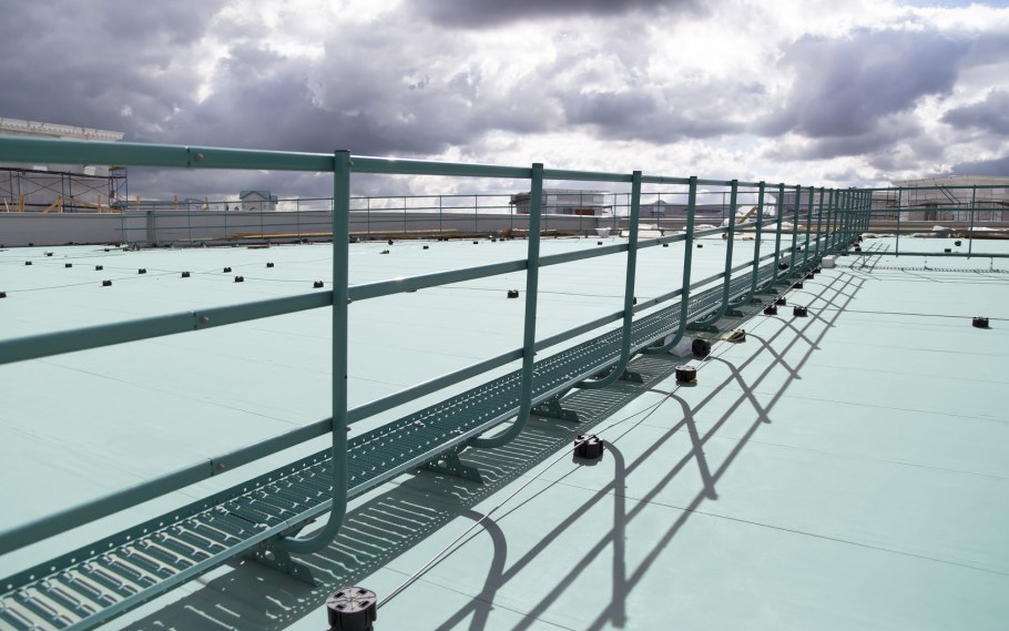 Ограждение плоской кровли ТЕХНОНИКОЛЬ