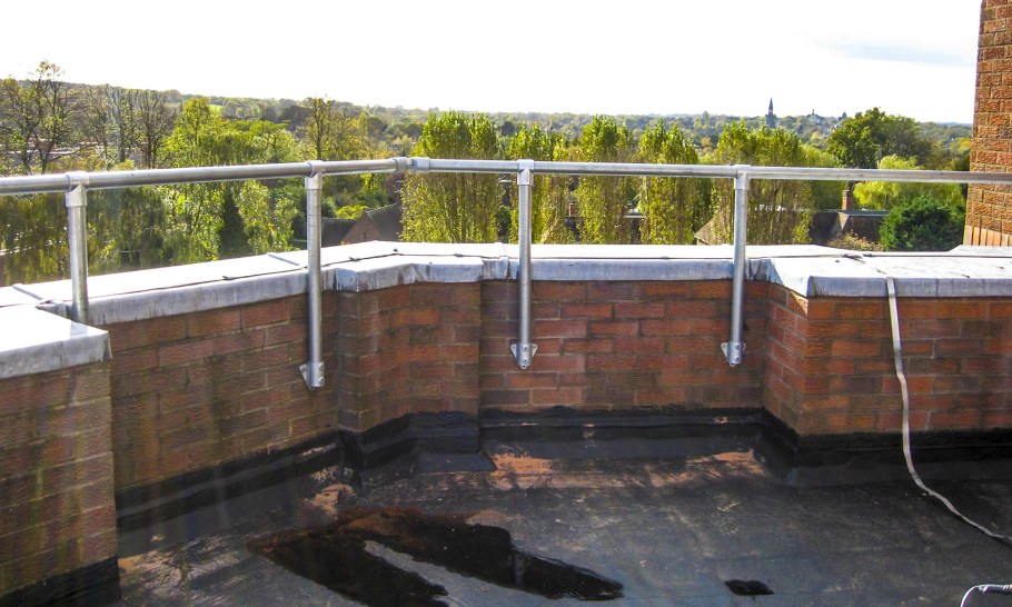 Ограждения примыкающие к парапету