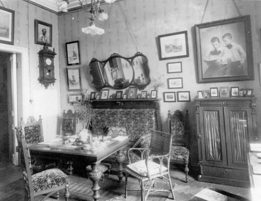 Дореволюционный интерьер