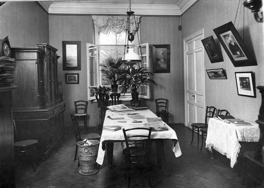 Довоенный интерьер