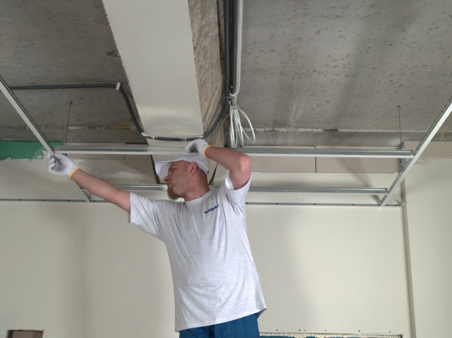 Монтаж натяжного потолка