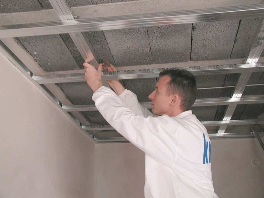 Монтаж гипсокартона на потолок