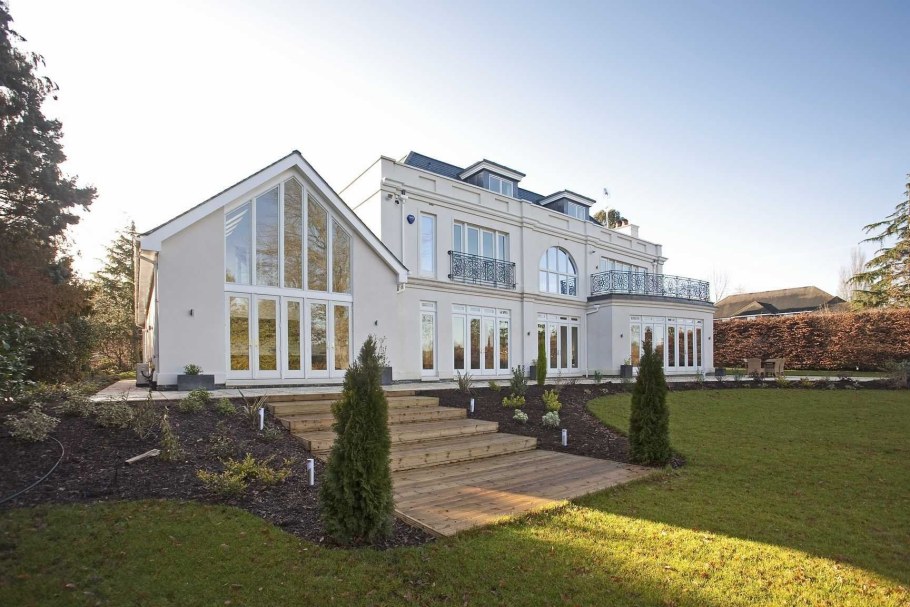 Дом на Рублевке белый