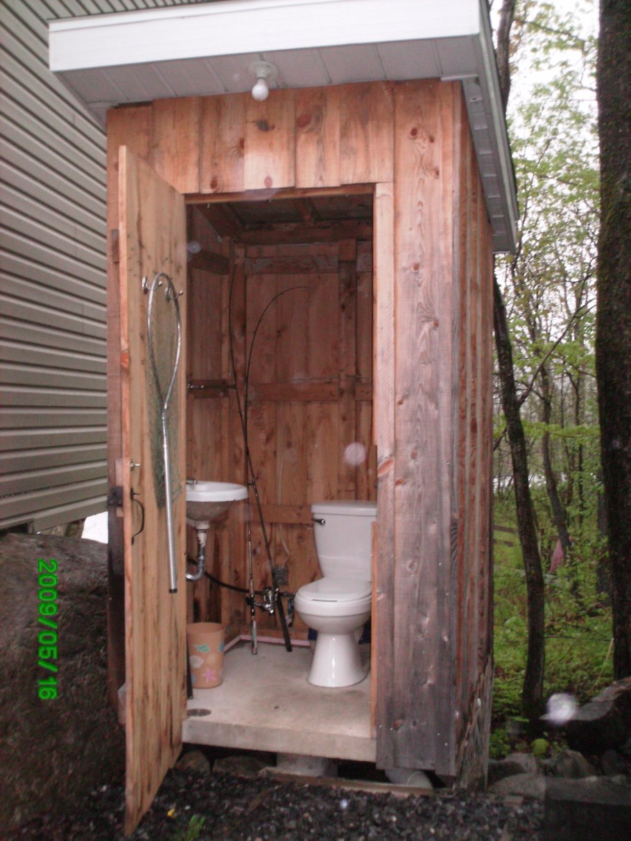 Отделка дачного туалета