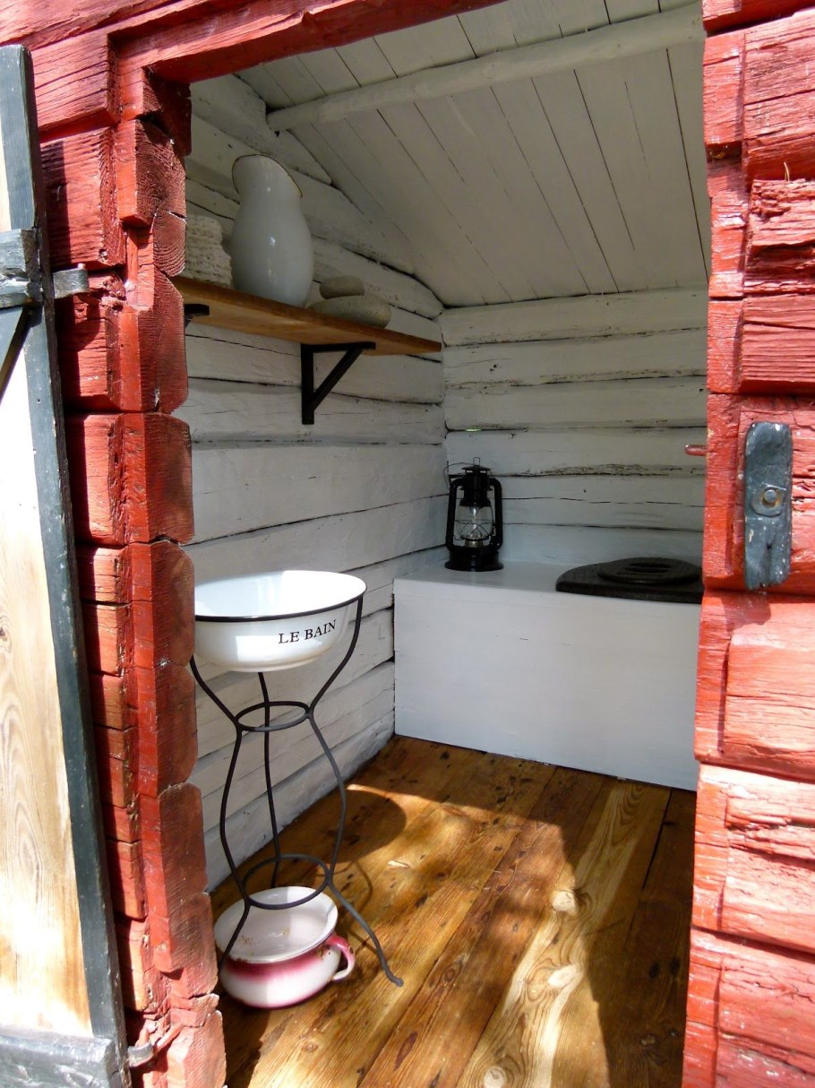 Отделка туалета вагонкой