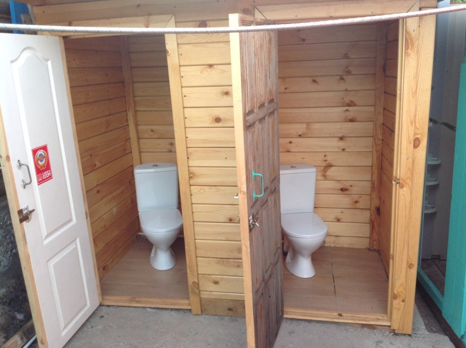 Деревянный стульчак для дачного туалета