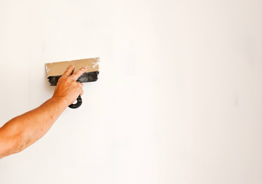 Шлифование поверхности стен