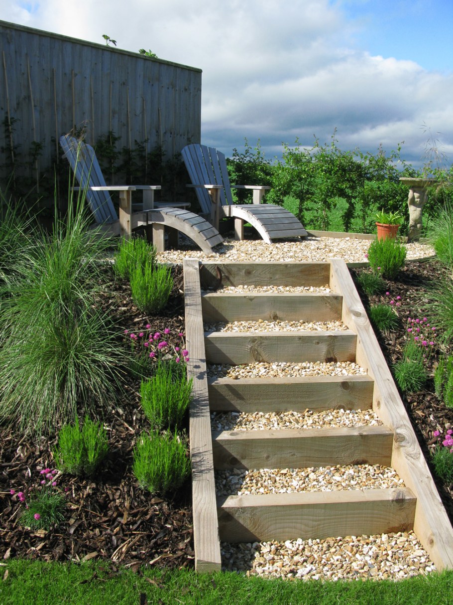 Ступеньки на дачном участке