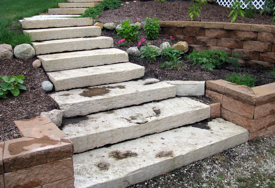 Ступеньки на склоне