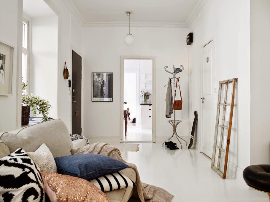 Зеркало в спальню Сканди