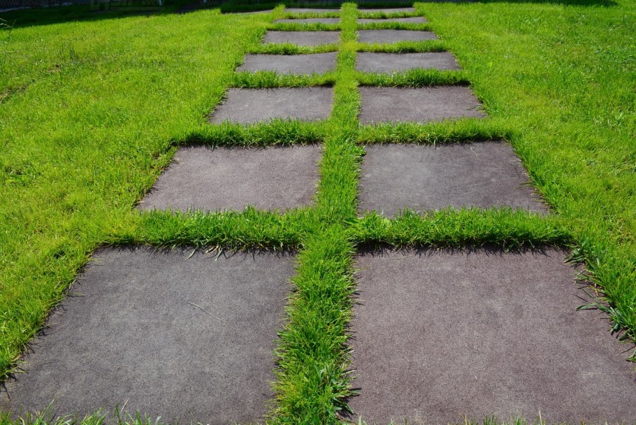 Плитка для дорожек на грядках