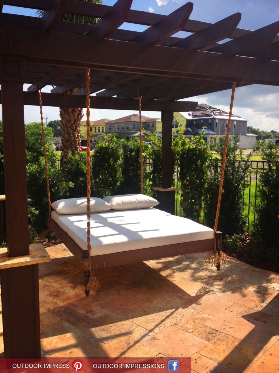 Кровать подвесная уличная