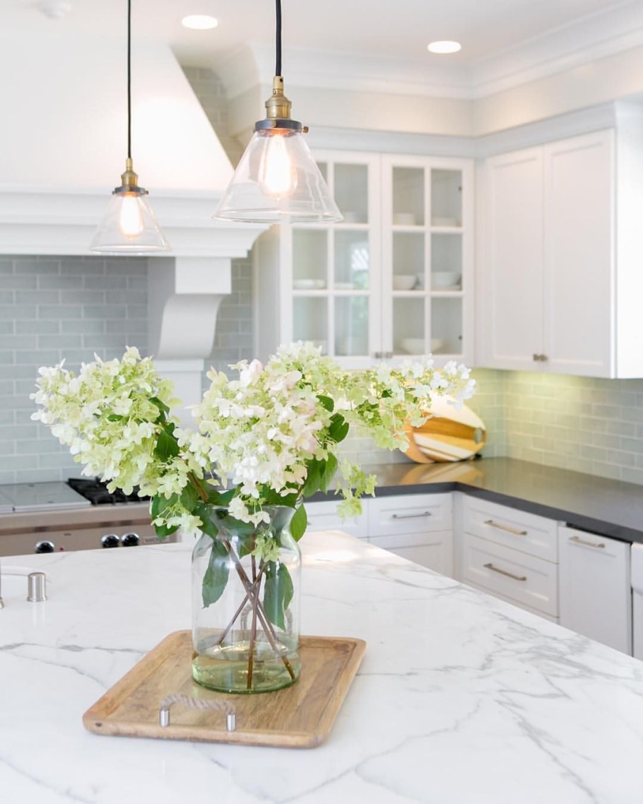 Хоум стейджинг кухня чёрно белая