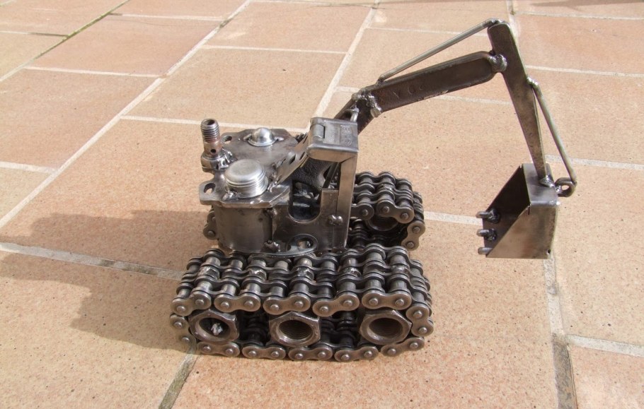 Экскаватор из металлолома