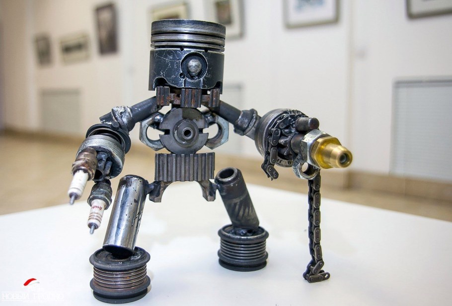 Скорпион из металла