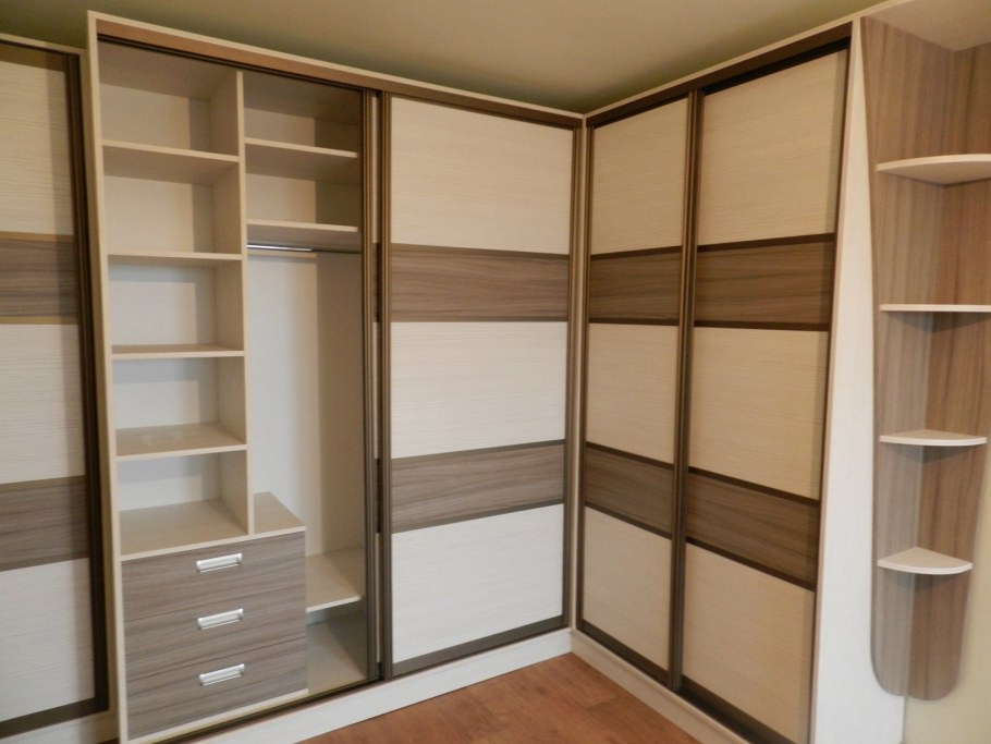 Угловой шкаф купе