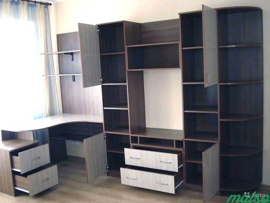 Стенка с угловым столом