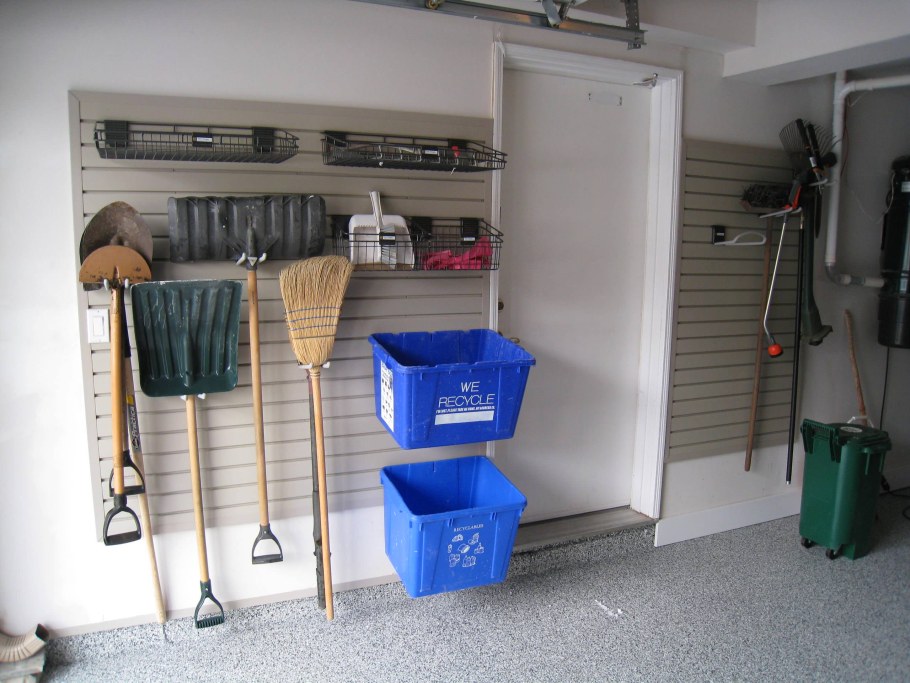 Приспособления для хранения садового инвентаря